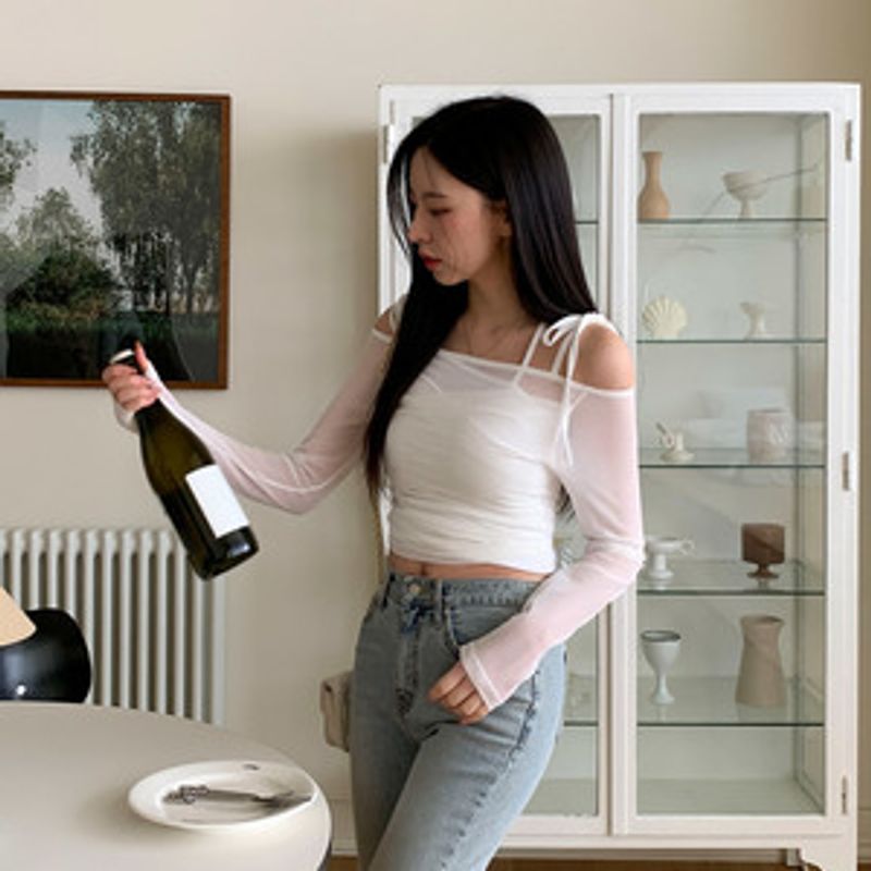 로렌트 리본 시스루 셔링 크롭 오프숄더 블라우스