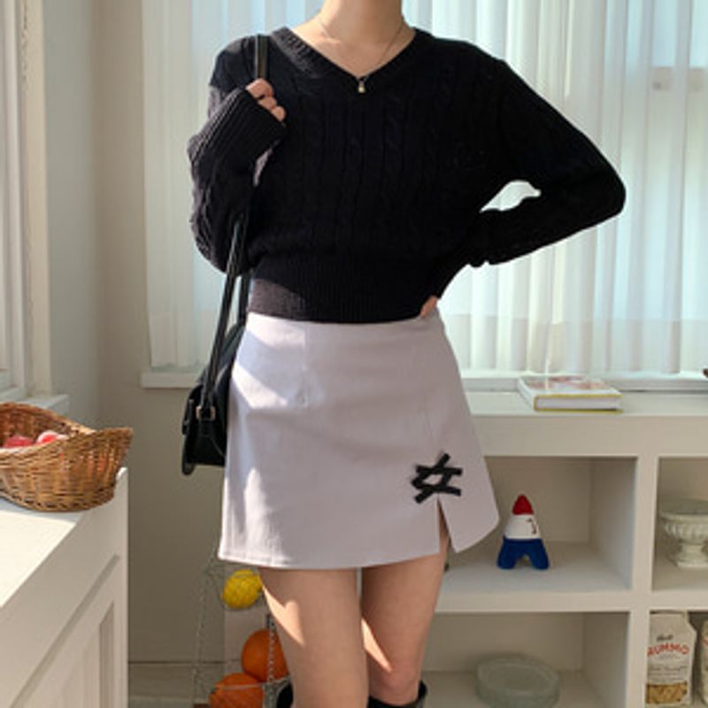 메원미 브이넥 꽈배기 짜인 슬림 베이직 니트