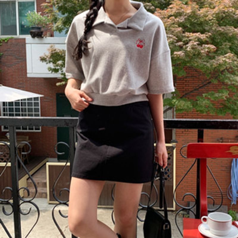 마르젠 오픈카라 앵두 자수 세미크롭 반팔 맨투맨