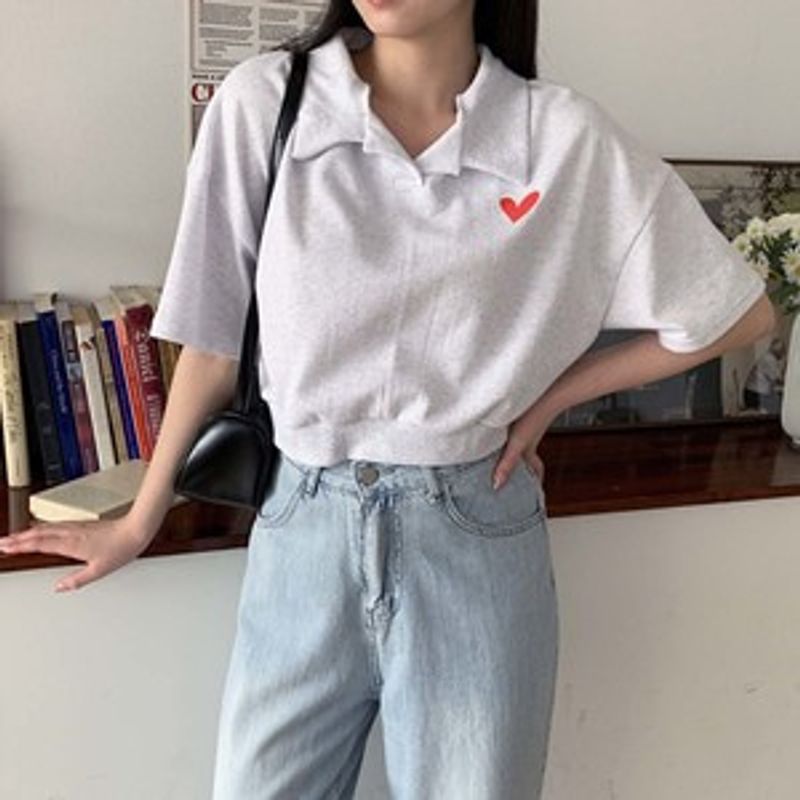 넬스프 오픈카라 하트자수 크롭 반팔맨투맨