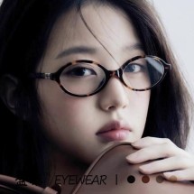 장위안잉의 안경 스타일: 책벌레 같은 느낌의 타원형 프레임 레트로 선글라스, 레오파드 무늬, 한국 스타일, 민낯, 도수 없는 안경.