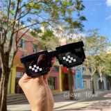 새로운 모자이크 선글라스, 개성 넘치는 픽셀 선글라스, 공장 직판, 멋지고 독특한 애니메이션 스타일 선글라스 도매.